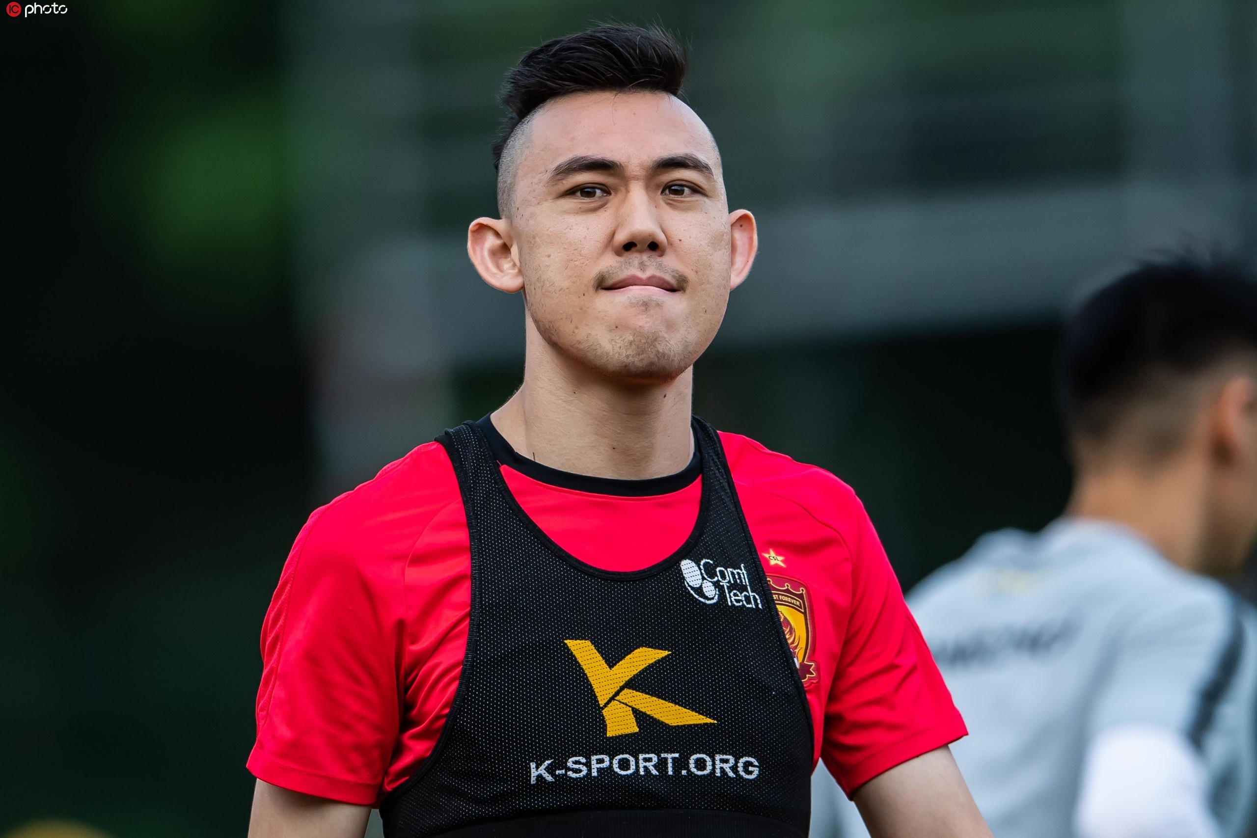 必威官网 -亚冠倒计时，法兰克福关键时刻内部沟通，细节引发关注，气氛紧张，临场指挥获称赞(法兰克福对德国杯的重视)