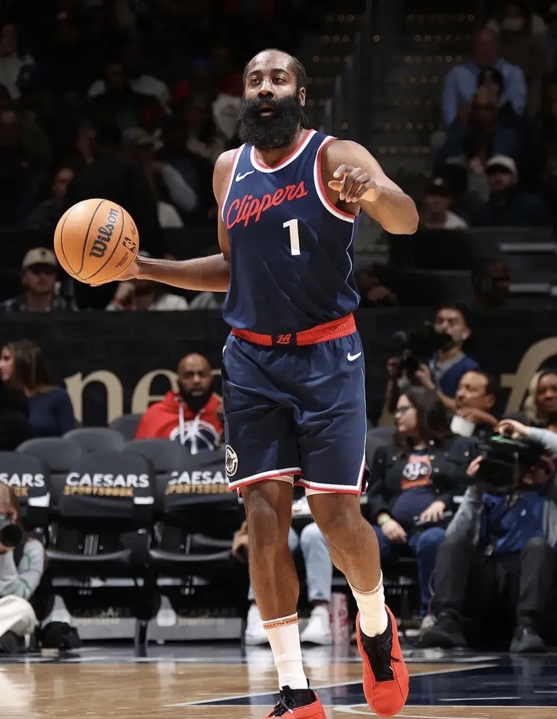 包含赛地聚焦：德甲赛后热度飙升，洛杉矶快船强势反弹，管理层满意，球队文化再被提及的词条