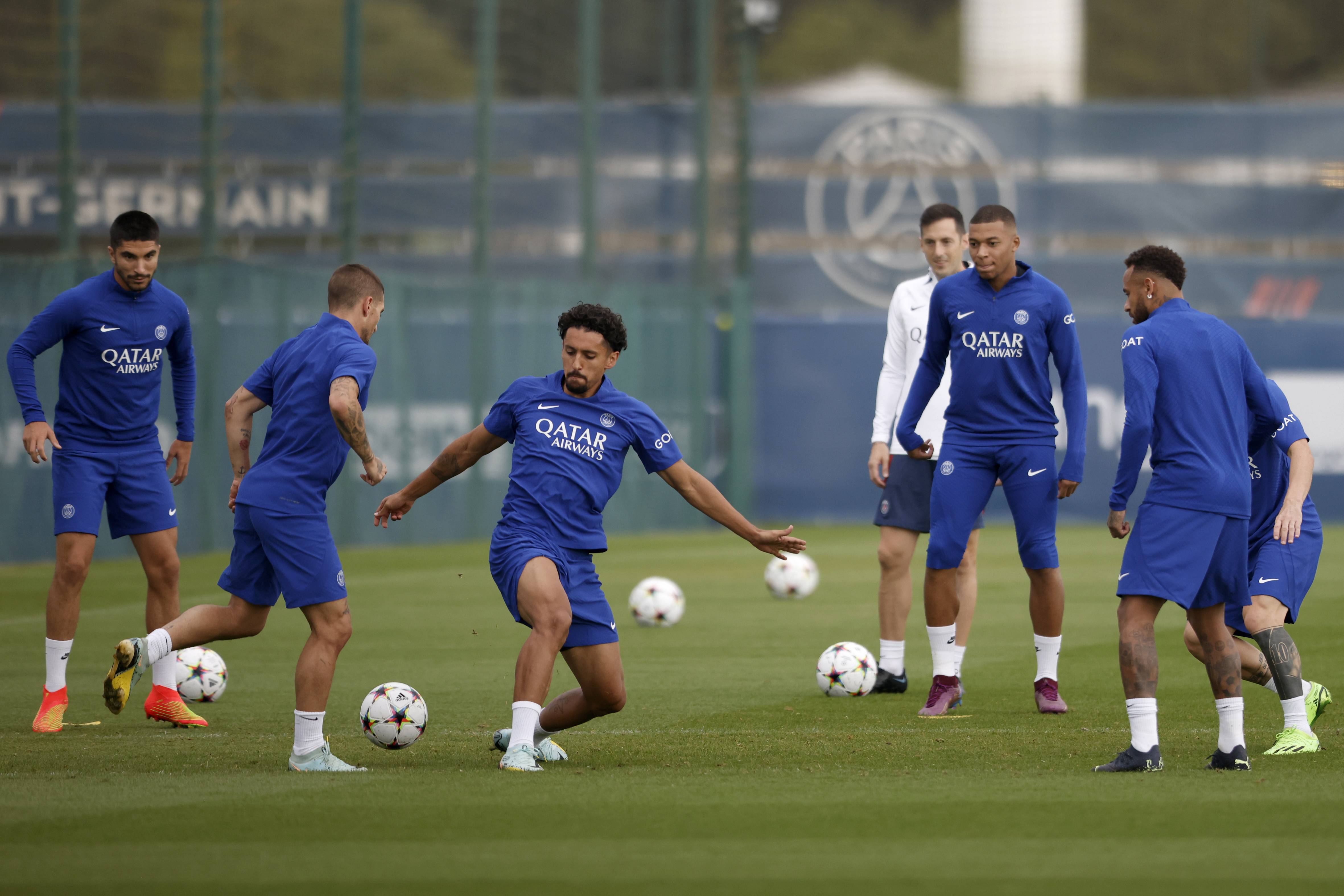 必威在线入口 -包含今晨体能课后；上海申花伤情更新备战欧冠；赛场秩序良好；训练强度明显提升的词条